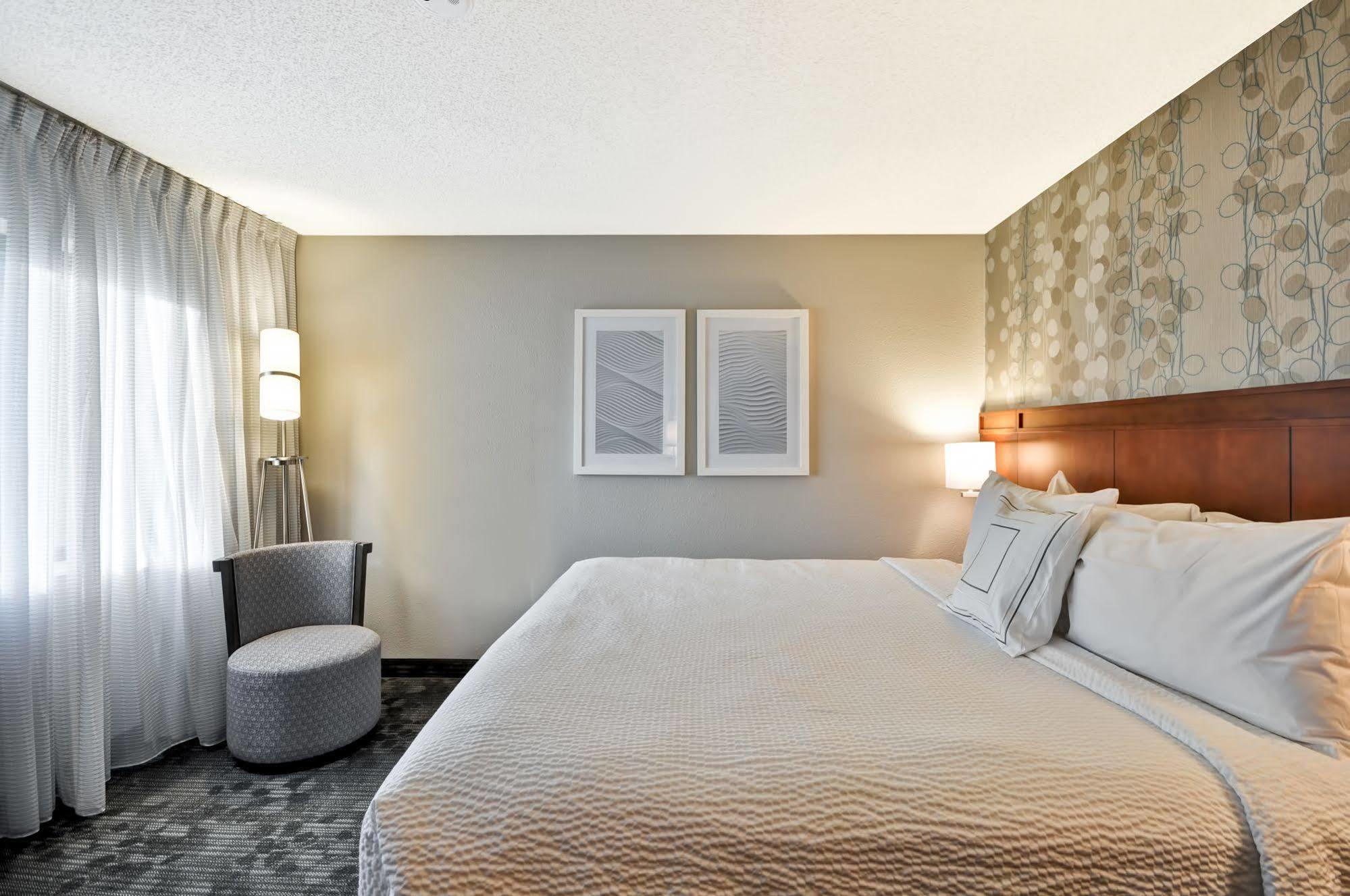 Courtyard By Marriott Jacksonville Airport/ Northeast Exterior foto