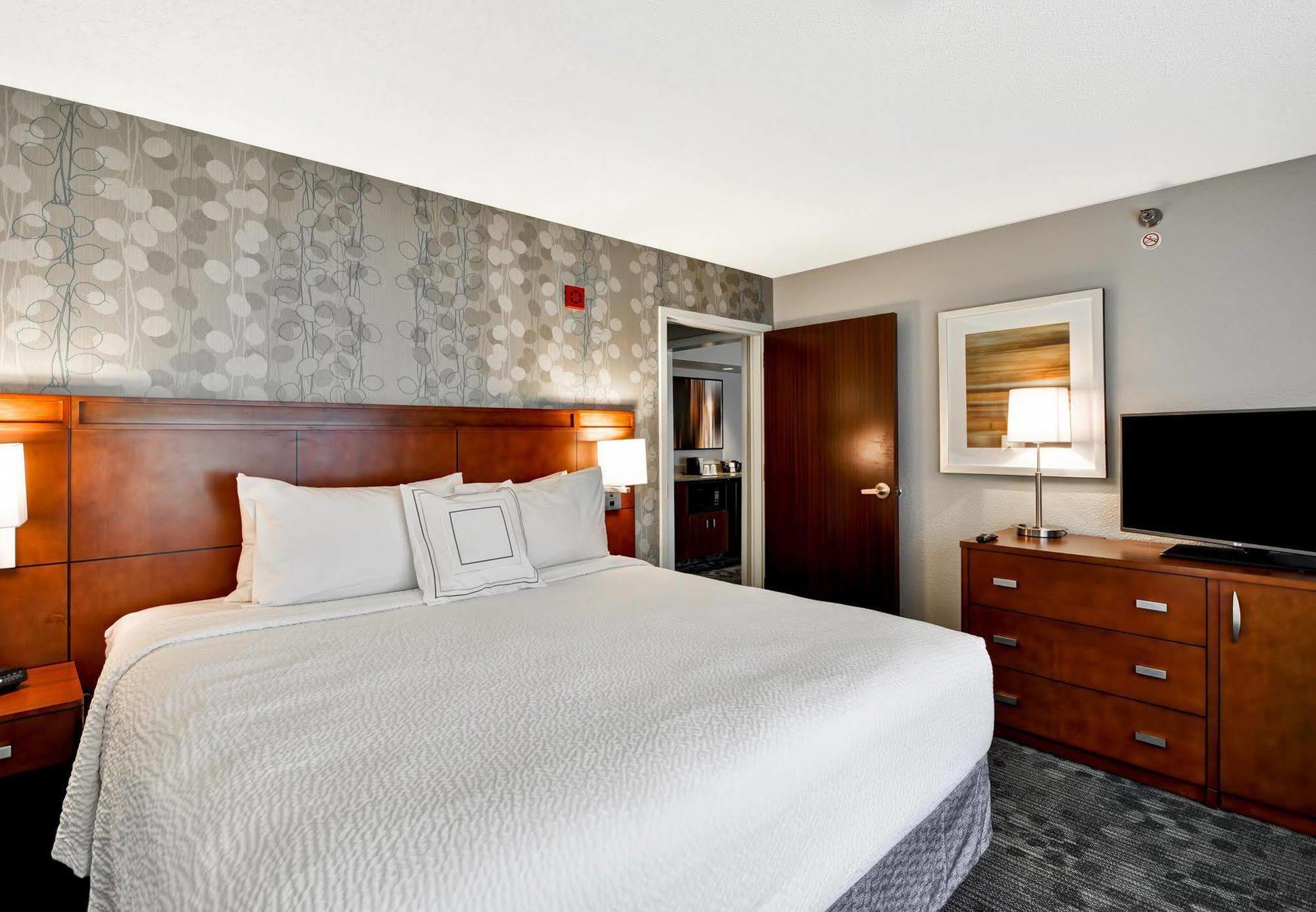 Courtyard By Marriott Jacksonville Airport/ Northeast Exterior foto